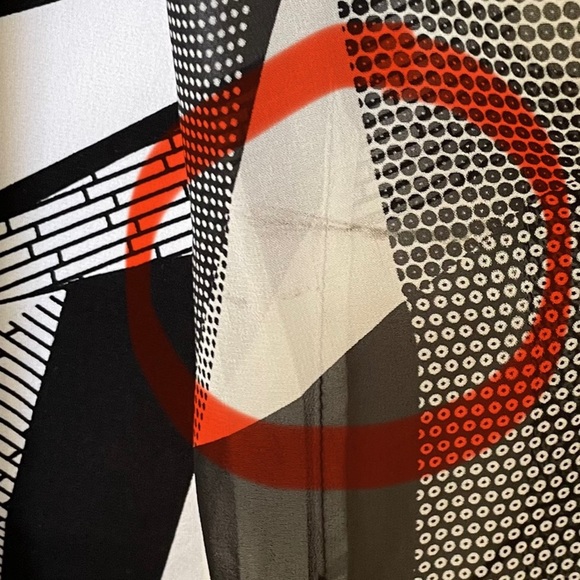 Dressbarn Black and White Asymmetrical Graphic Blouse - Picture 9 of 10